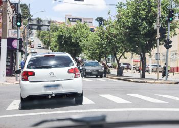 Número de pedintes cresce nos faróis da cidade