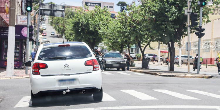 Número de pedintes cresce nos faróis da cidade