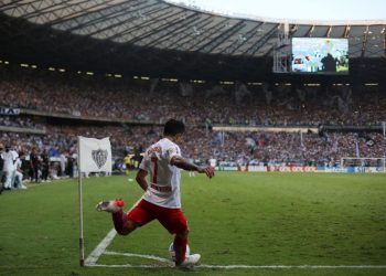 Em jogo de viradas, Bragantino perde e complica vaga na Libertadores