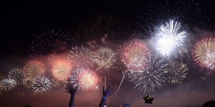 Uso de fogos de artifício com ruídos elevados é proibido e multa é de mais de R$ 1.400