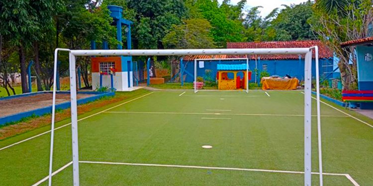 Quadras de grama sintética são instaladas em 11 escolas da zona rural