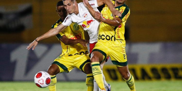 Bragantino tem estreia desastrosa no Paulistão e perde em Mirassol