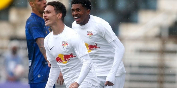 Bragantino goleia na estreia da Copa São Paulo