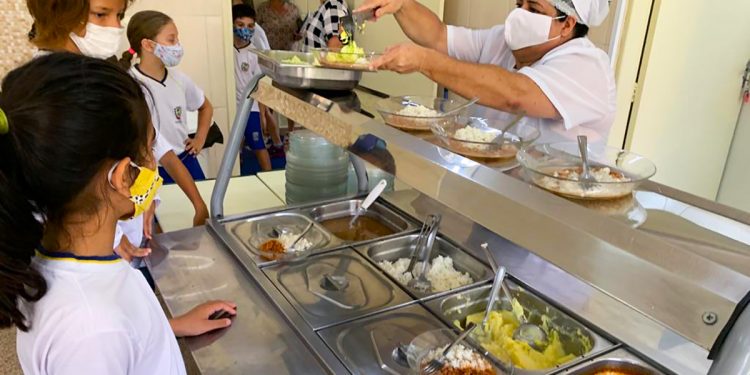 Empresas disputam o fornecimento de merenda para as escolas municipais