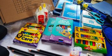 Prefeitura entrega kits escolares a 15 mil estudantes   