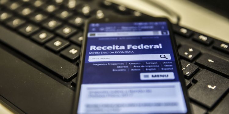 Contribuinte pode juntar documentos para declarar Imposto de Renda