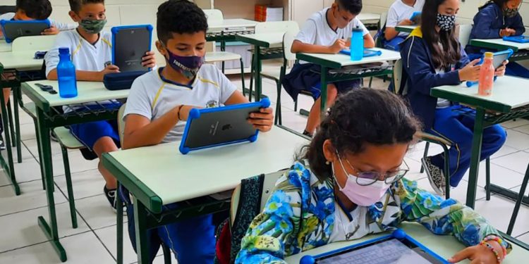 Mais de 14 mil alunos iniciam voltam às aulas na segunda-feira