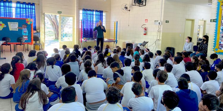 Projeto de Combate ao Bullying debate tema nas escolas municipais 