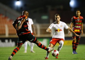 Com dois expulsos, Bragantino perde do Ituano