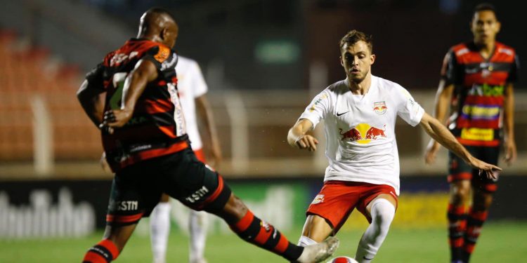 Com dois expulsos, Bragantino perde do Ituano