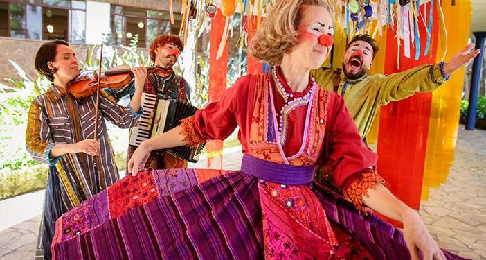 Grupo Esparrama se apresenta no Centro do Idoso e na Praça da Poesia 