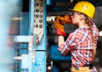 Prefeitura e IFSP divulgam curso gratuito de auxiliar de eletricista para mulheres