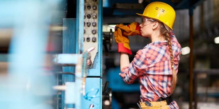 Prefeitura e IFSP divulgam curso gratuito de auxiliar de eletricista para mulheres