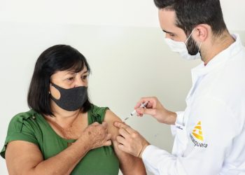 Quarta dose contra a Covid para quem tem 60+ começou