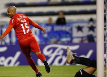 Com gols de Ytalo, Bragantino busca o empate e segura o Vélez em Buenos Aires