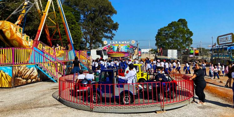 Brinquedo quebra e duas pessoas ficam feridas na Expoagro