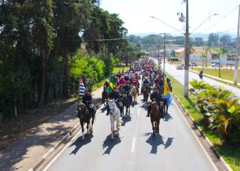 Cavalhada atrai cavaleiros e comitivas da região bragantina