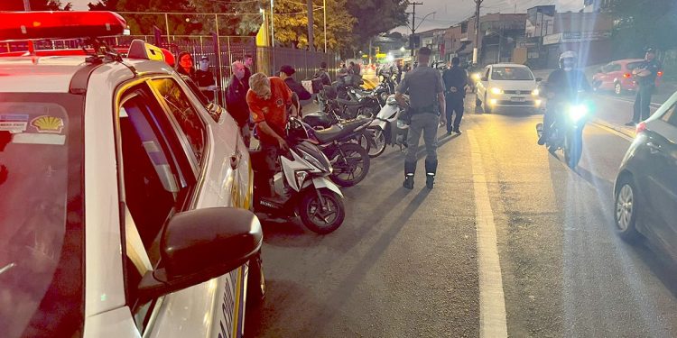 Operação Cavalo de Aço fiscaliza motociclistas