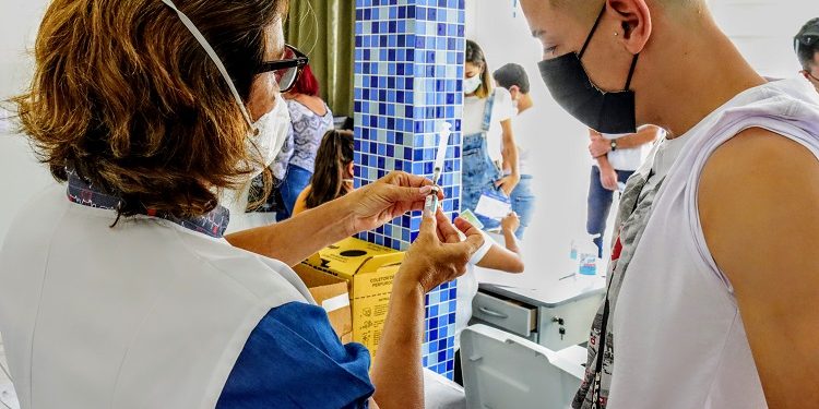 Ampliada dose de reforço contra a Covid para adolescentes 