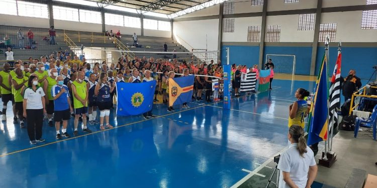 Equipe de Bragança conquista 40 medalhas no Circuito Regional de Natação
