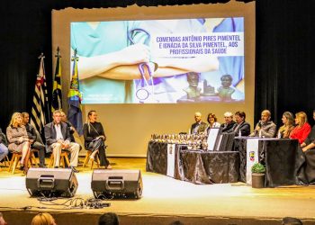 Profissionais da saúde são homenageados pela Administração Municipal 