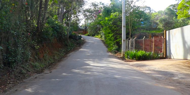 Estradas do bairro Araras dos Pereiras recebem asfalto e PMVP