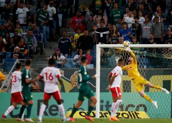 Em noite inspirada, Cleiton salva o Bragantino da derrota em Cuiabá