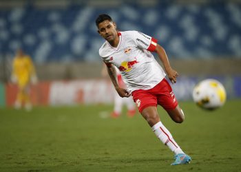 Com vitórias no meio da semana, Santos e Bragantino se enfrentam na Vila Belmiro