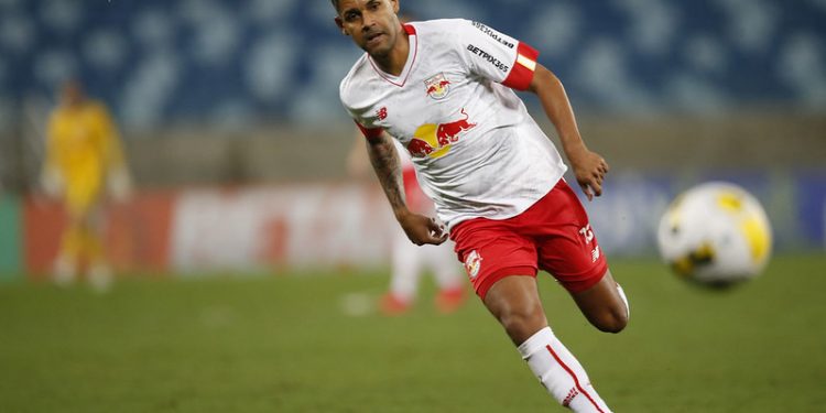 Com vitórias no meio da semana, Santos e Bragantino se enfrentam na Vila Belmiro