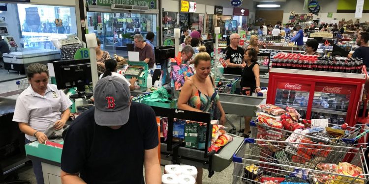 Empresas reduzem embalagens e qualidade para repassar custos