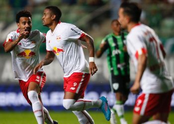 Bragantino vence o América-MG com autoridade e encosta no G6