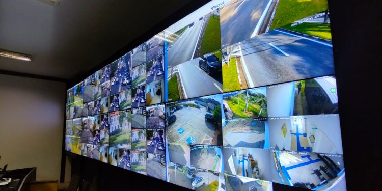 Monitoramento por câmeras reduz em 50% índice de furto e depredações em escolas