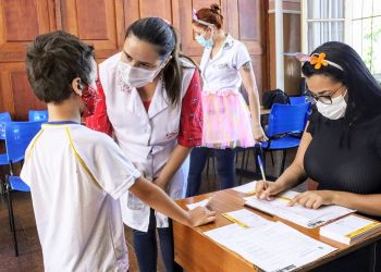 Vacina Covid : Saúde recebe Coronavac para atender crianças a partir dos 3 anos