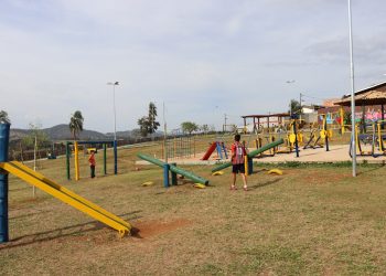 Prefeito inaugura revitalização de praça no Vem Viver