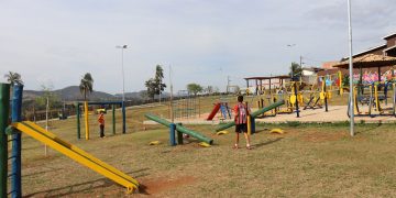 Prefeito inaugura revitalização de praça no Vem Viver