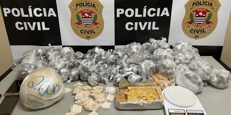 DIG quebra a banca, prende três e  tira quase 10kg de drogas das ruas