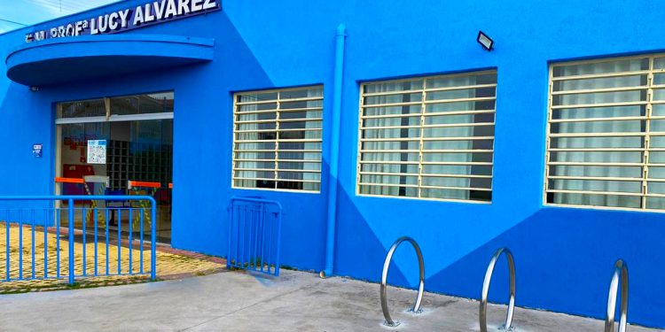 Paraciclos começam a ser instalados em escolas municipais    