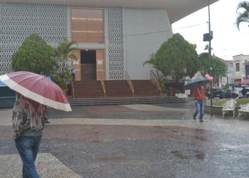 Semana deve terminar com alto volume de chuva e frio