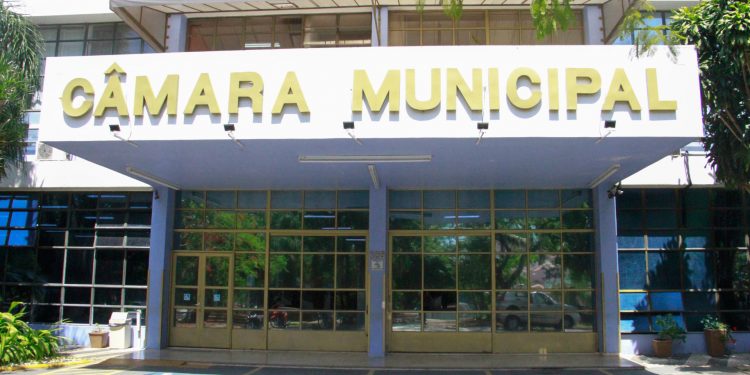 Vereadores votam projeto que cria o programa ‘Morando com Dignidade’