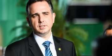 Presidente do Senado reúne líderes para viabilizar piso da enfermagem
