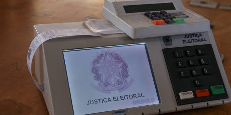 Inserção de dados nas urnas eletrônicas será concluída no final de semana