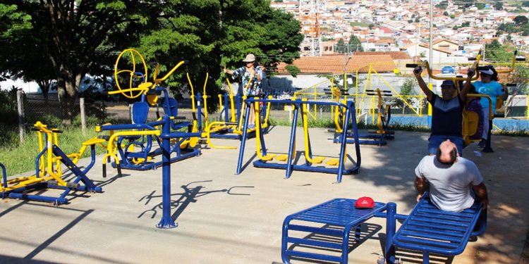Educadores físicos estão disponíveis nas Academias ao ar livre