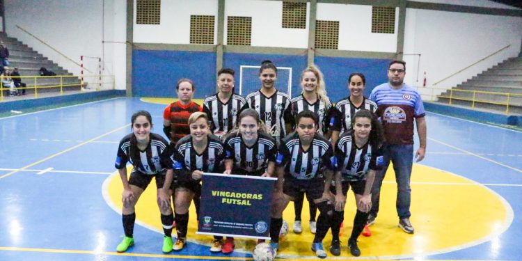Goleadas marcam início da Copa Bragança Regional de Futsal Feminino    