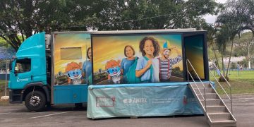 Com serviços de negociação de débitos e troca de lâmpadas, unidade móvel da Energisa estaciona em Bragança Paulista