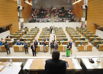 Alesp acaba com desconto em salário de servidores aposentados e pensionistas   