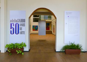 Adelio Sarro celebra 50 anos de carreira com lançamento de livros   