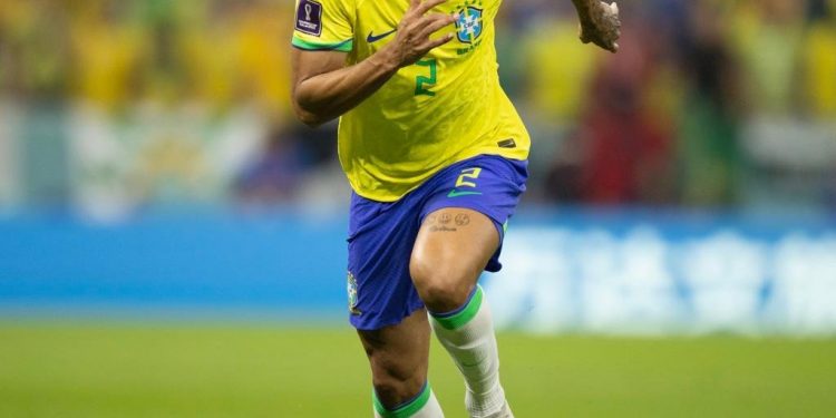 Sem Danilo e Neymar, Brasil tenta garantir vaga nas oitavas na segunda-feira