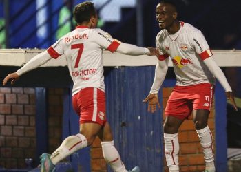 Bragantino vence o Avaí em jornada inspirada de Hyoran e Artur