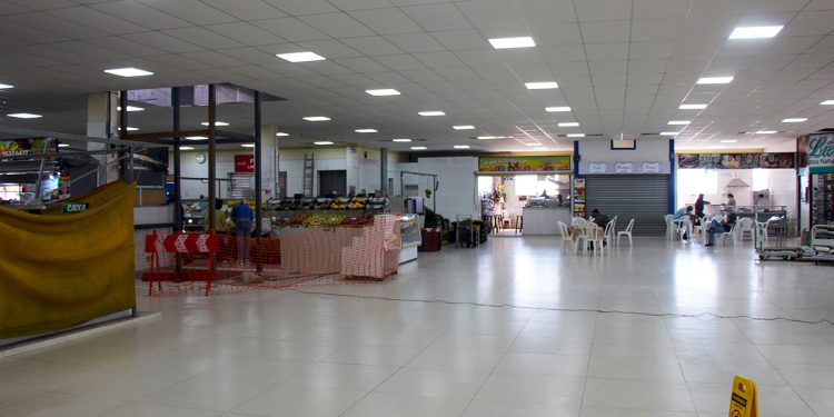 Prefeito assina decreto que permite concessão do Mercado Municipal 