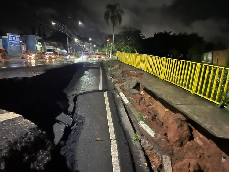 Chuvas: Avenida dos Imigrantes, no Lavapés, é interditada